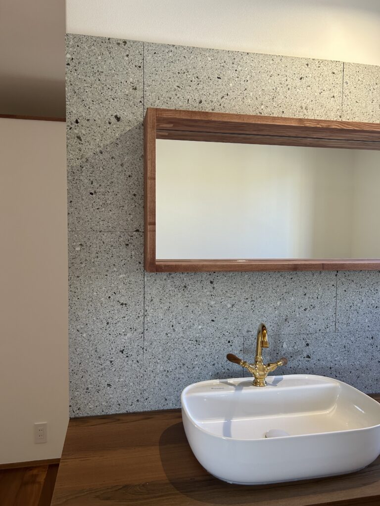 大谷石　細目　コーピンカット